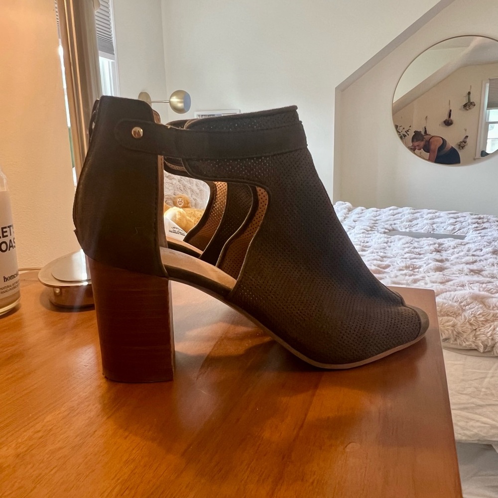 Army Green Open Toed Heels Perfect For Fall - image 1